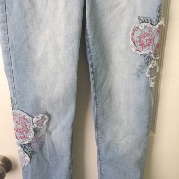 Black Daisy Floral Embroidered Straight Leg Jeans - Picture 5 of 11